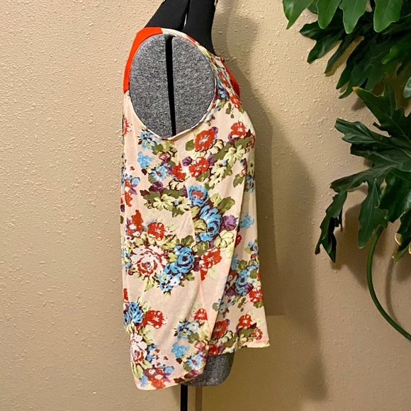 Faith & Joy Keyhole Button Down Blouse - Picture 5 of 8